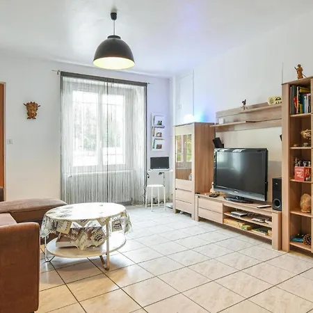 2 Bedroom Stunning In *