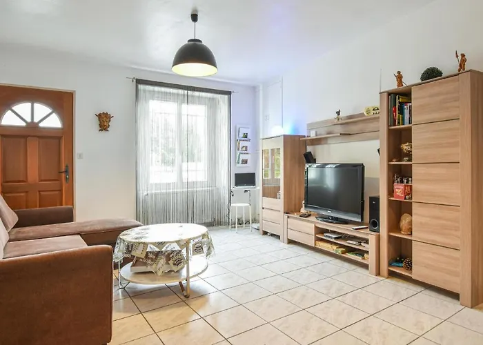 2 Bedroom Stunning In *