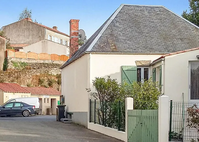 2 Bedroom Stunning In Apremont (Vendee)